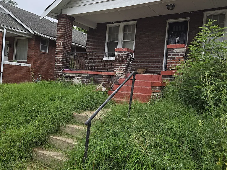 4335 Darby St — Photo 1