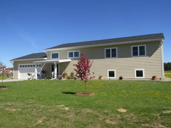 W21298 Presley Ln, Galesville, WI 54630