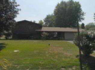 61583 Richfield St, South Lyon, MI 48178