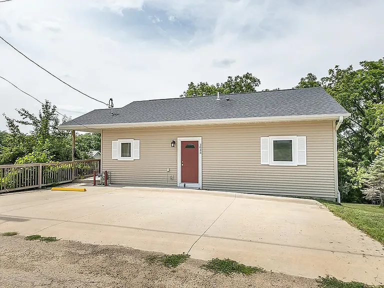 1043 Edina St — Photo 3