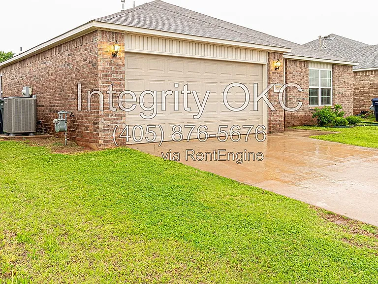 13233 Bridgewater Dr — Photo 2