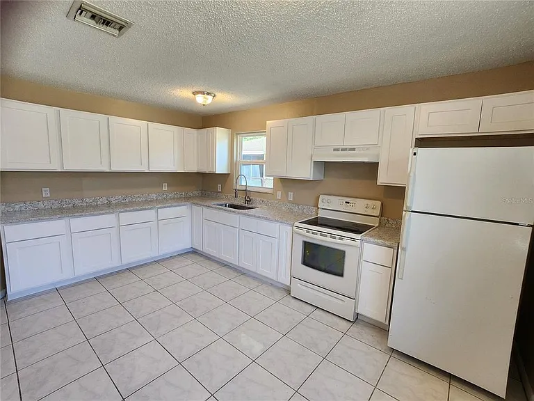 2429 Centennial Blvd — Photo 4