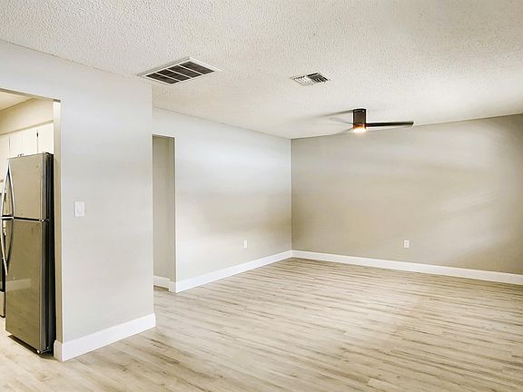 2nd image of 921 E Parker St #7