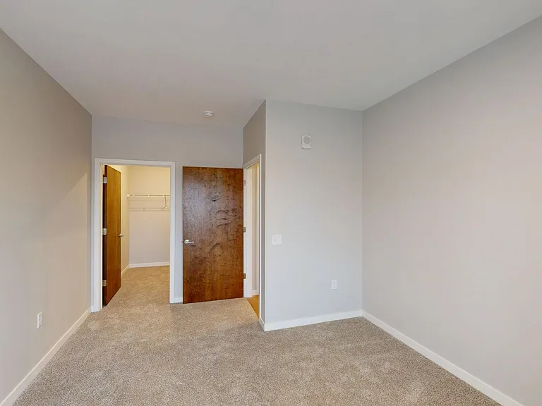 South Pointe Apartments — Photo 42