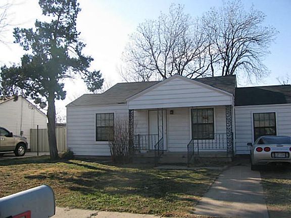 2nd image of 2202 Palm St