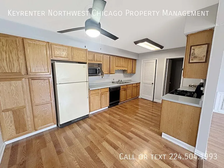 1315 Kingsbury Dr #C — Photo 3