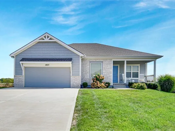 18833 Redbud Ln, Spring Hill, KS 66083