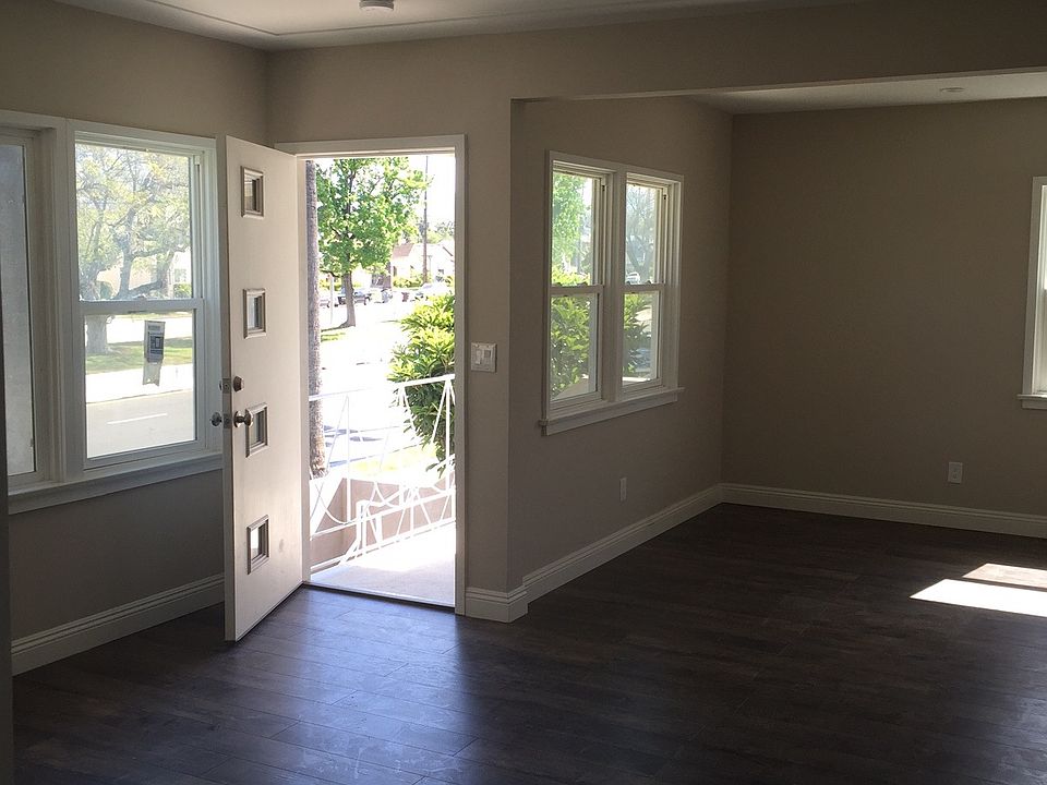 1st image of 826 W Glenoaks Blvd