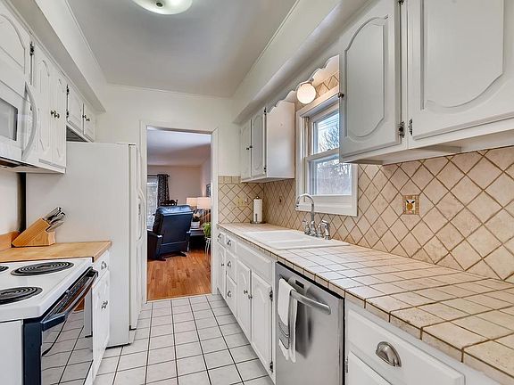 4th image of 2837 Noel Dr