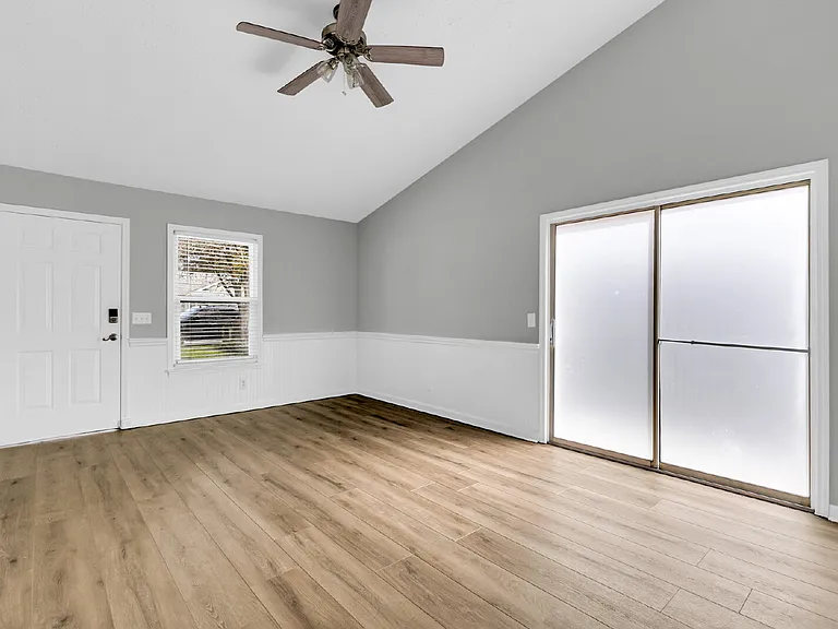 123 Peachtree Dr — Photo 5