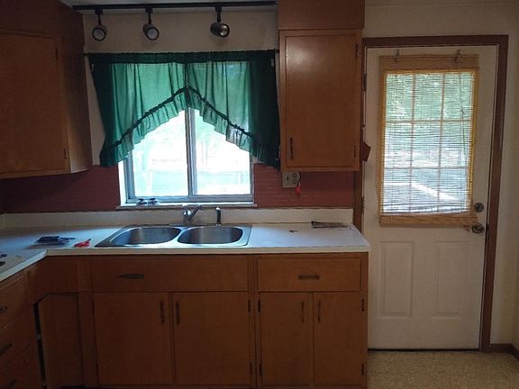 4th image of 60 Sierra Ct