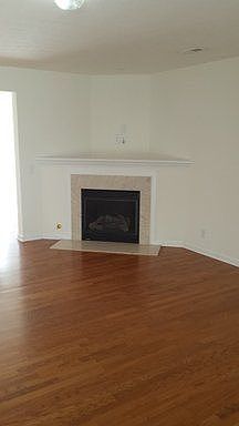 3rd image of 403 Sugarwood St