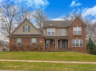 8925 El Dorado Dr, White Lake, MI 48386