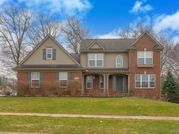 8925 El Dorado Dr, White Lake, MI 48386