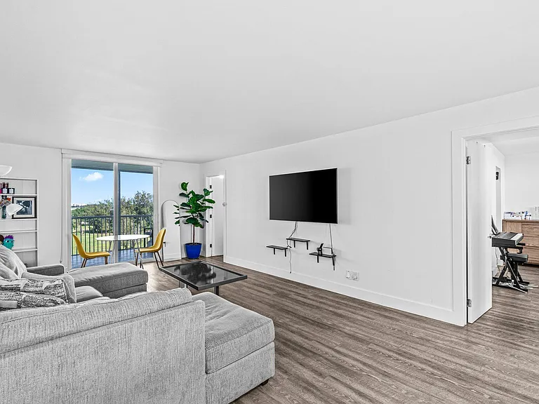 5961 NW 2nd Ave #Penthouse E — Photo 12
