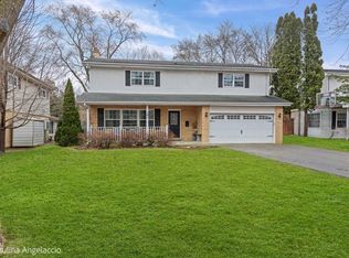 141 Kainer Ave, Barrington, IL 60010