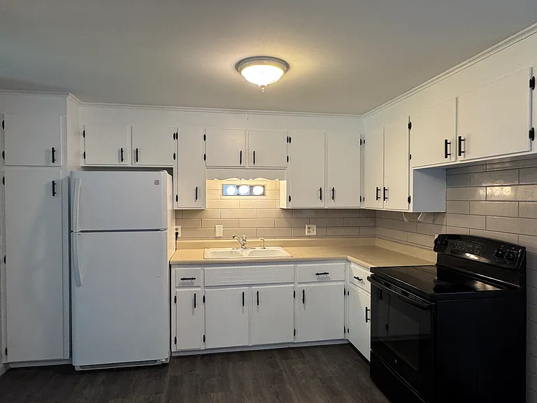 67 Underwood Ave #67 — Photo 2