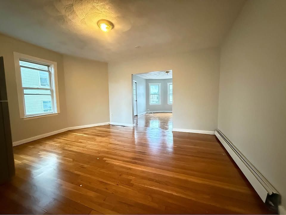 2nd image of 72-74 Hanover St #2