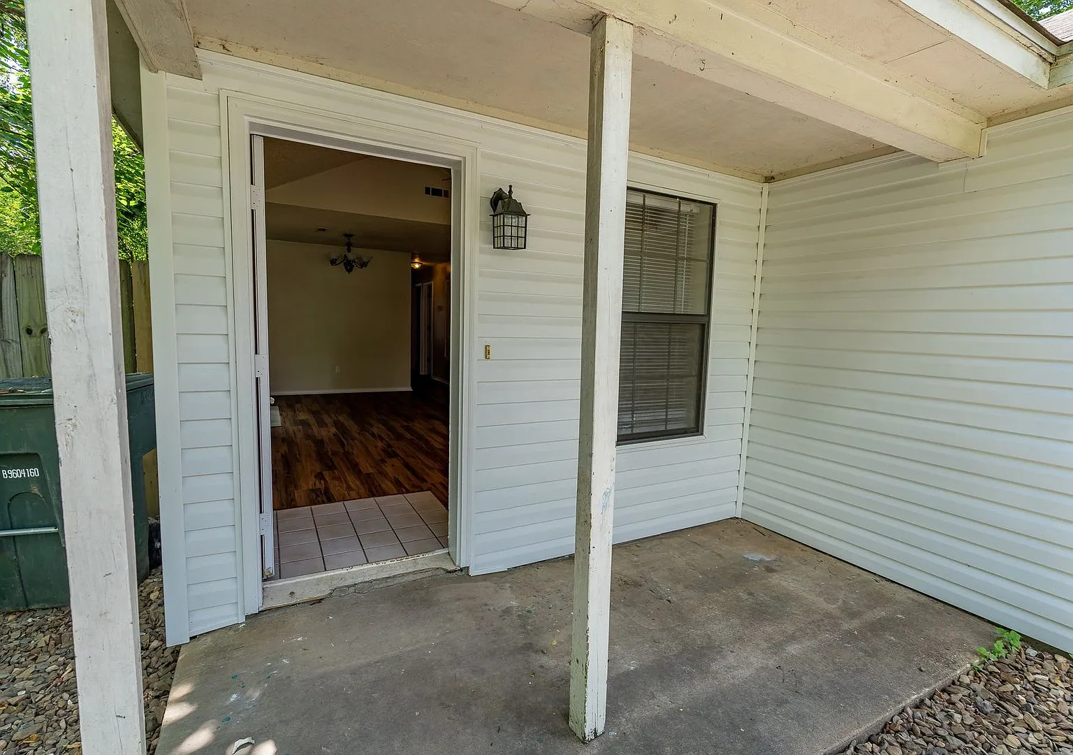 Refreshed 3 BR/2 BA home near I-49/UofA! Large fenced yard! — Photo 2