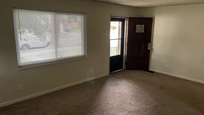 1076 Sherwood Dr — Photo 9