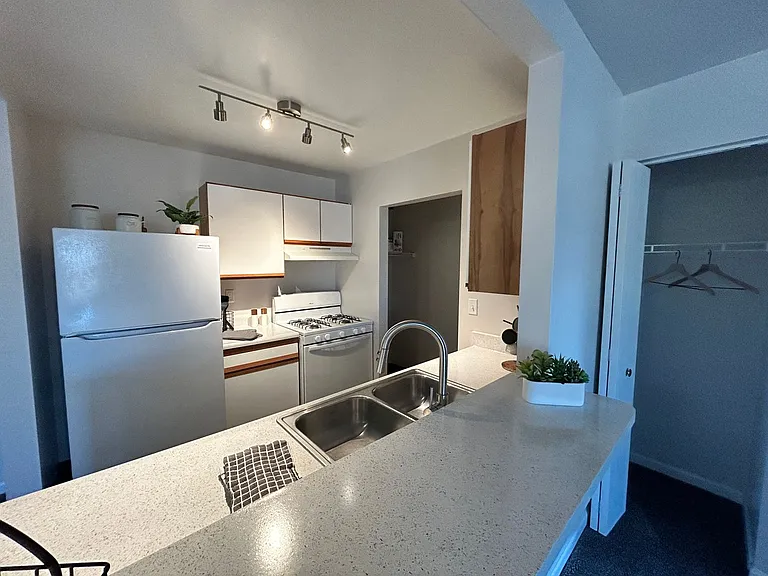 Fountain Park Apartments — Photo 48