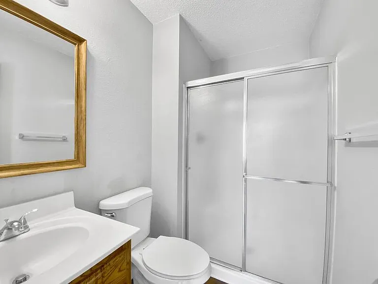 1020 NE Queens Ct — Photo 12
