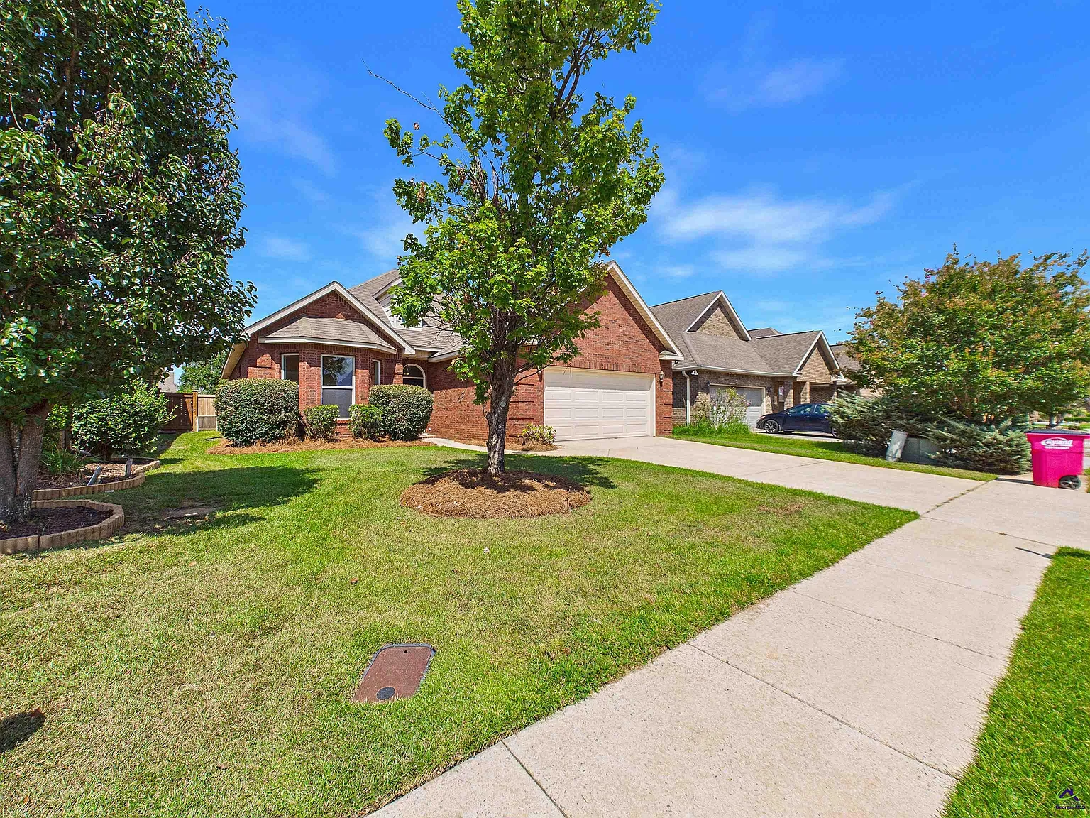 3 bed, 2.0 bath, 1583 sqft, $2,000 — Photo 4
