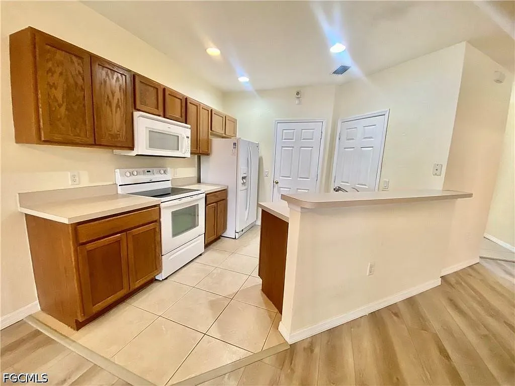 2 bed, 2.5 bath, 1749 sqft, $1,800 — Photo 2
