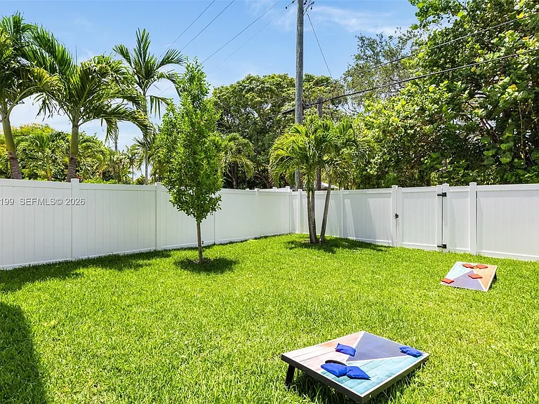 703 SW 17th St — Photo 34