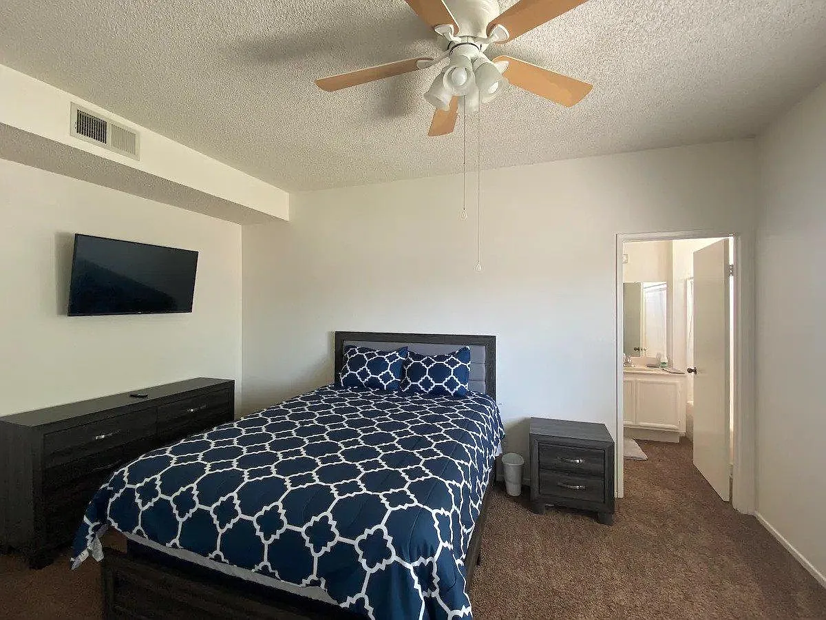 1200 Rodeo Dr — Photo 2