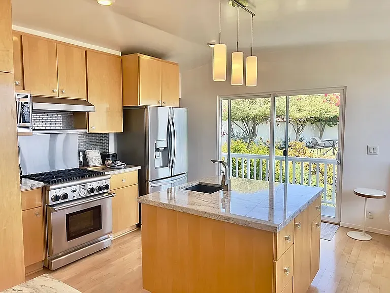 8376 Hollywood Blvd — Photo 19
