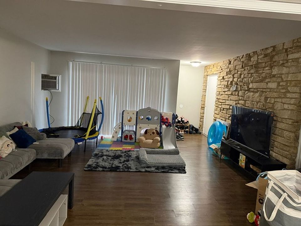 1st image of 1 Scotdale Rd #2