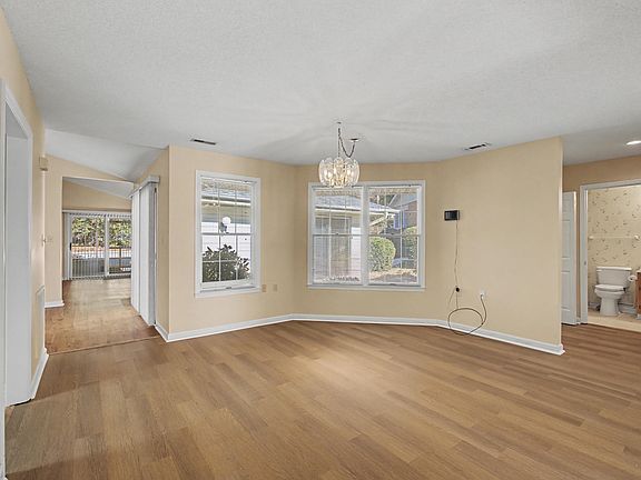 3rd image of 506 Larchmont Pl