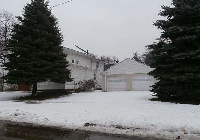 2nd image of 402 E 4th St