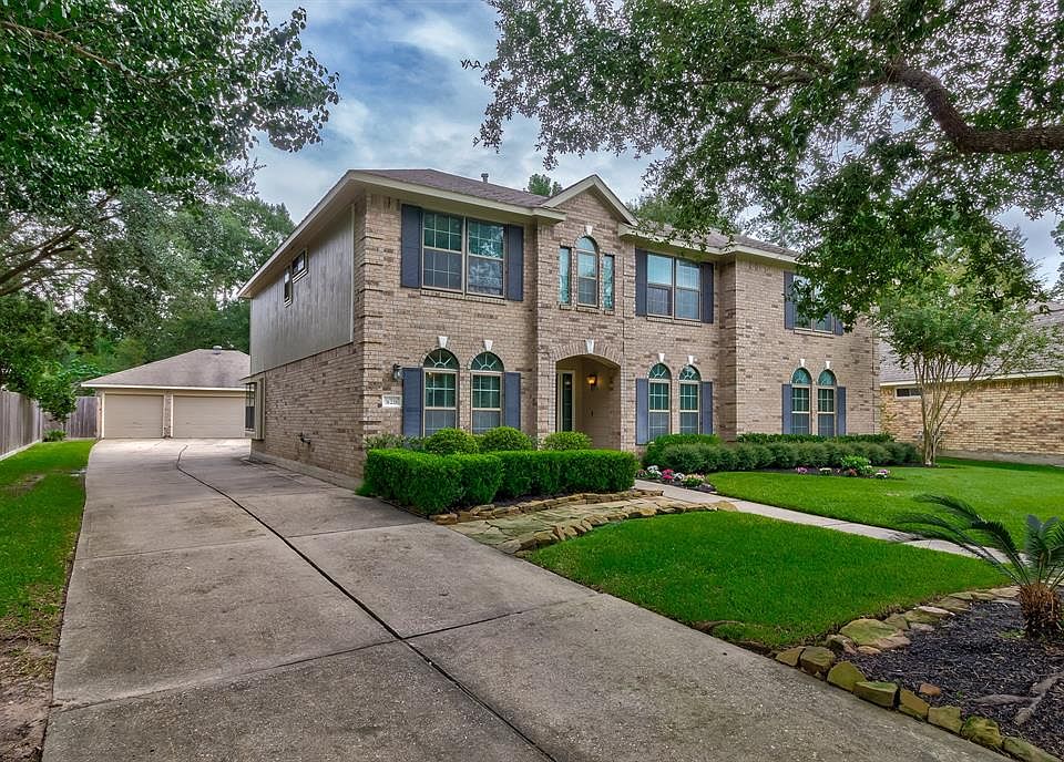 1st image of 31218 Kensington Park Dr