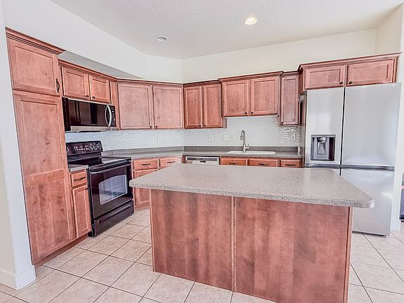 4th image of 2661 N Elm Dr