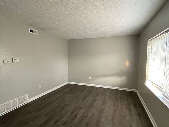 3rd image of 1492 Indianola Ave APT 8