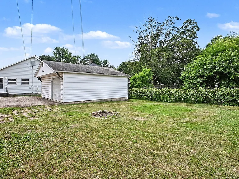 919 E Market St — Photo 24
