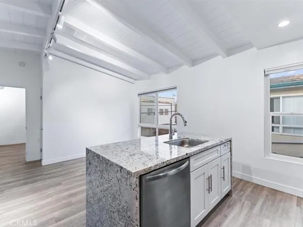 SB0217, 217 10th St APT 4, Seal Beach, CA 90740