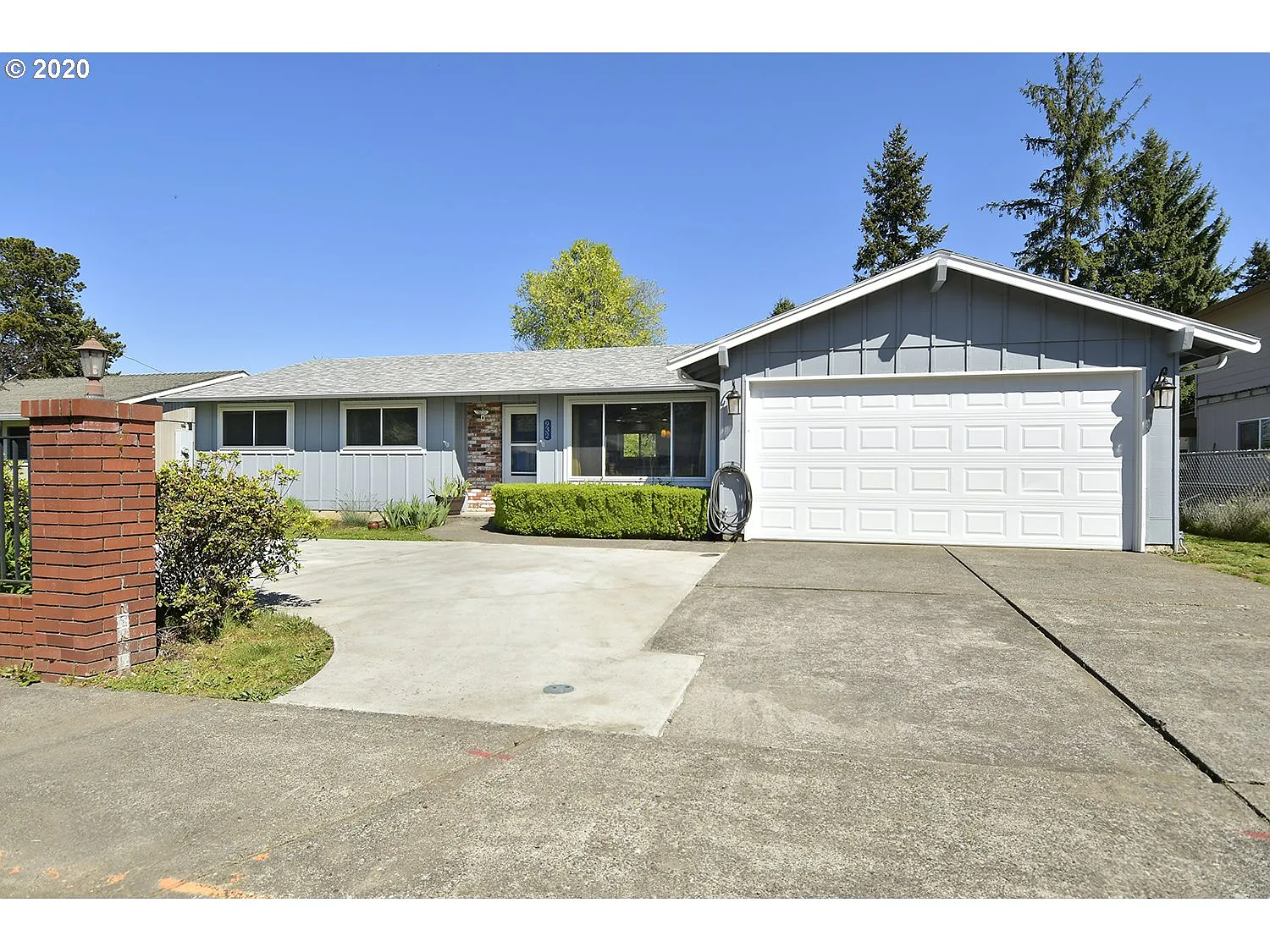 932 NE 193rd Ave photo 1
