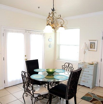 5th image of 101 E Tarpon St