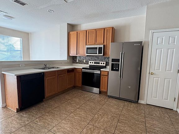 3rd image of 5521 Paradise Cay Cir
