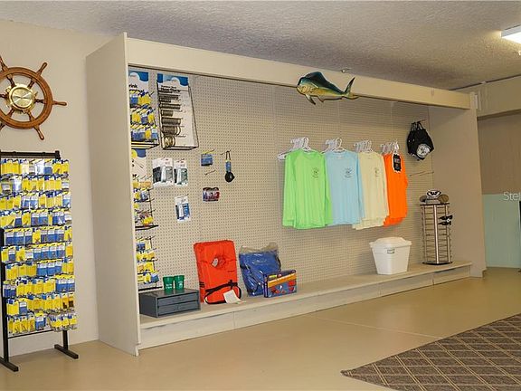 4th image of 827 Roosevelt Blvd #S305