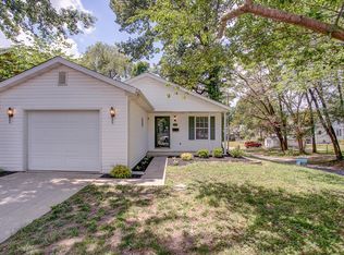 933 N 1st St, Belleville, IL 62226