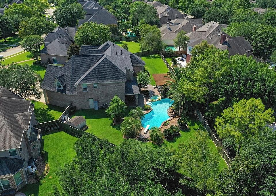 Be prepared to be amazed by this gorgeous property located in the Cinco Ranch gated neighborhood of Bayou Oaks. This house meets the expectations of today's buyer in every single way. Outdoor space, many areas to work and or study from home, all in t