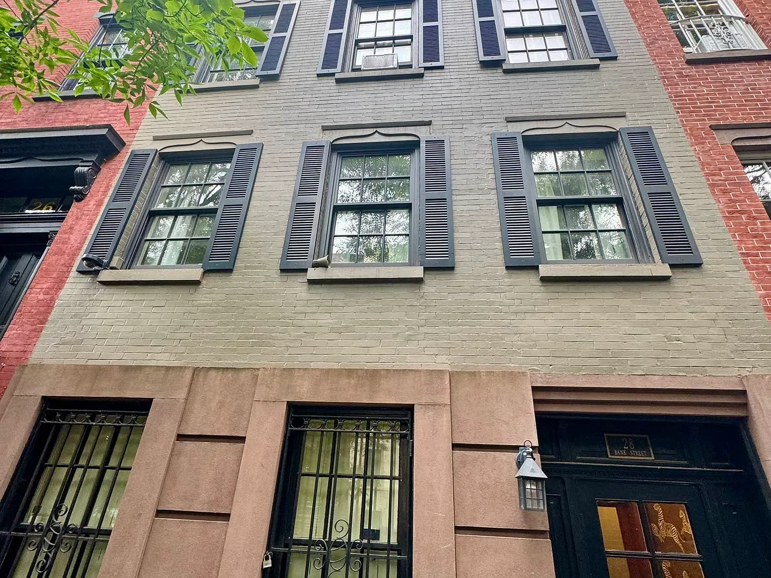 28 Bank Street — Photo 2