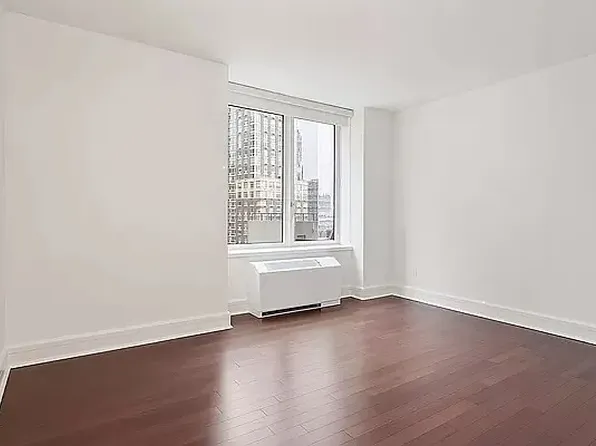 60 Riverside Boulevard 1708 image 2 of 4