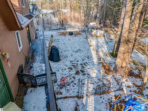 5th image of 965 Grove St