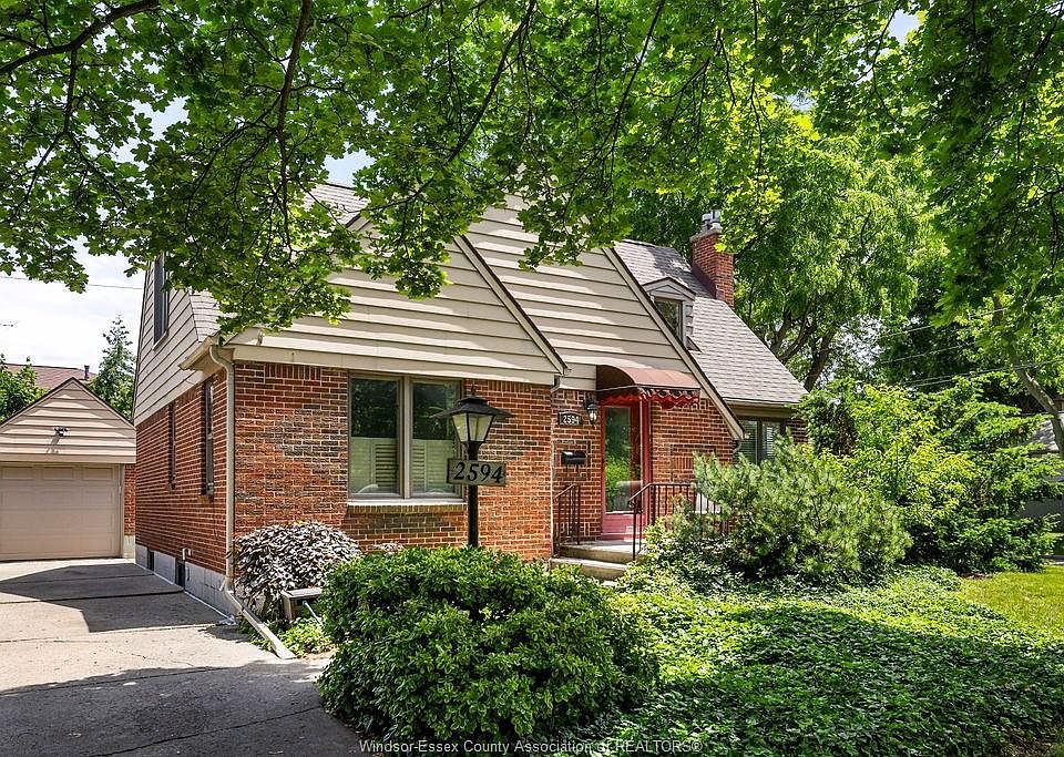 1st image of 2594 Buckingham Dr