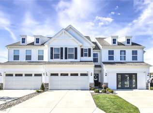 674 Harbour Town Ct, Avon Lake, OH 44012